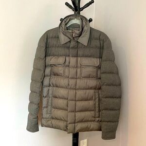 REISS Large men’s, gray puffer jacket. Zipper and snap button closures.